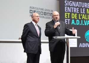 Remi Haquin, Président d’ADIVALOR, et Stéphane Travert, Ministre de l’Agriculture et de l’Alimentation ont signé leur premier accord-cadre.